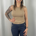 Top canalé mujer sin mangas cuello redondo, ajustado y cómodo, estilo básico versátil para looks casuales o elegantes