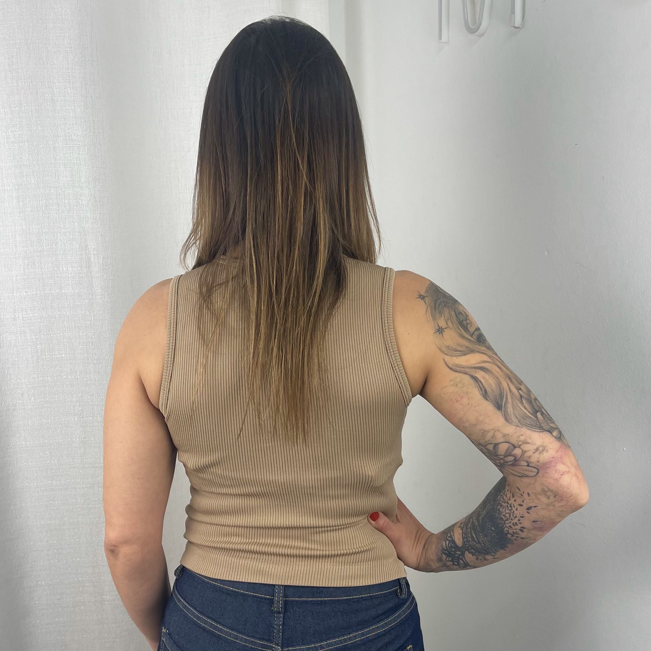Top canalé mujer sin mangas cuello redondo, ajustado y cómodo, estilo básico versátil para looks casuales o elegantes