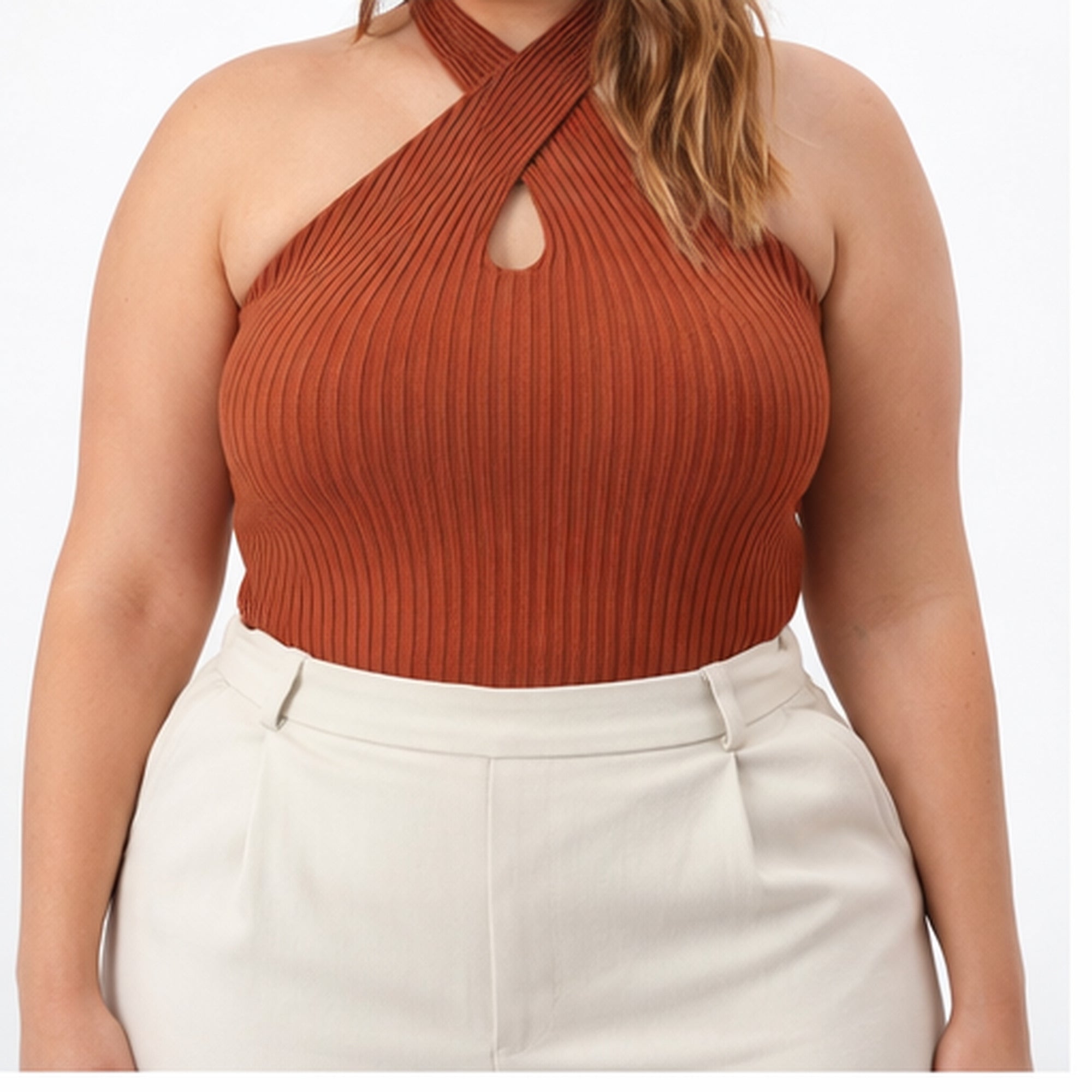 Top halter canalé mujer marrón cruzado escote elegante verano talla única sin mangas tejido elástico moderno juvenil fiesta casual básico poliéster tendencia 2025